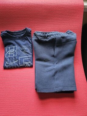 Nike Tech Fleece Shorts & Dri-FIT Graphic Tee Set Youth Medium Navy Blue